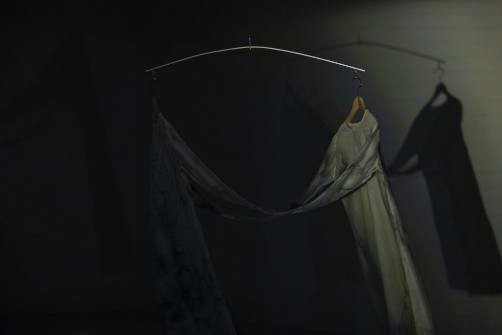 100% polyester, objet dansant n° (à définir) / cosignature Caty Olive image 5