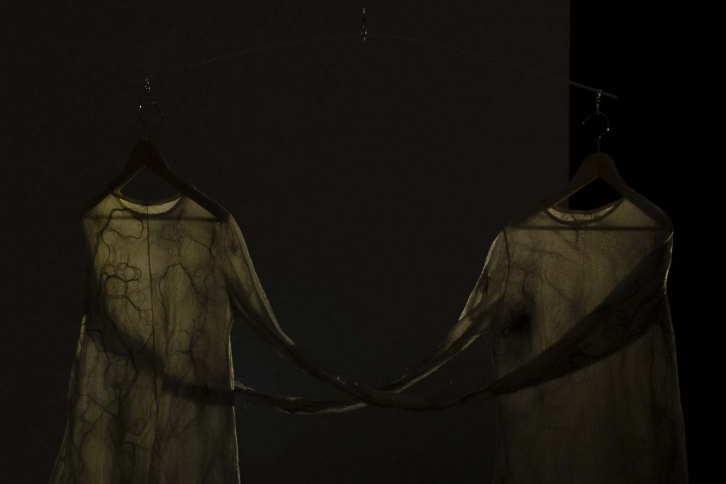 100% polyester, objet dansant n° (à définir) / cosignature Caty Olive image 1