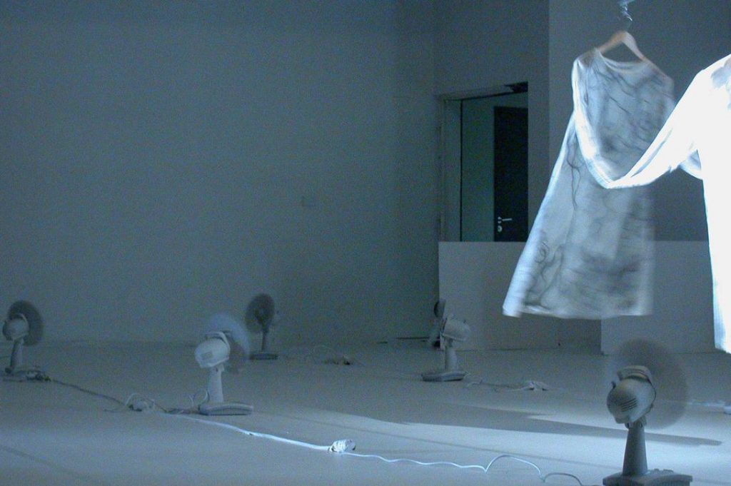 100% polyester, objet dansant n° (à définir) / cosignature Caty Olive image 1