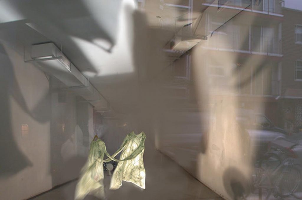 100% polyester, objet dansant n° (à définir) / cosignature Caty Olive image 2